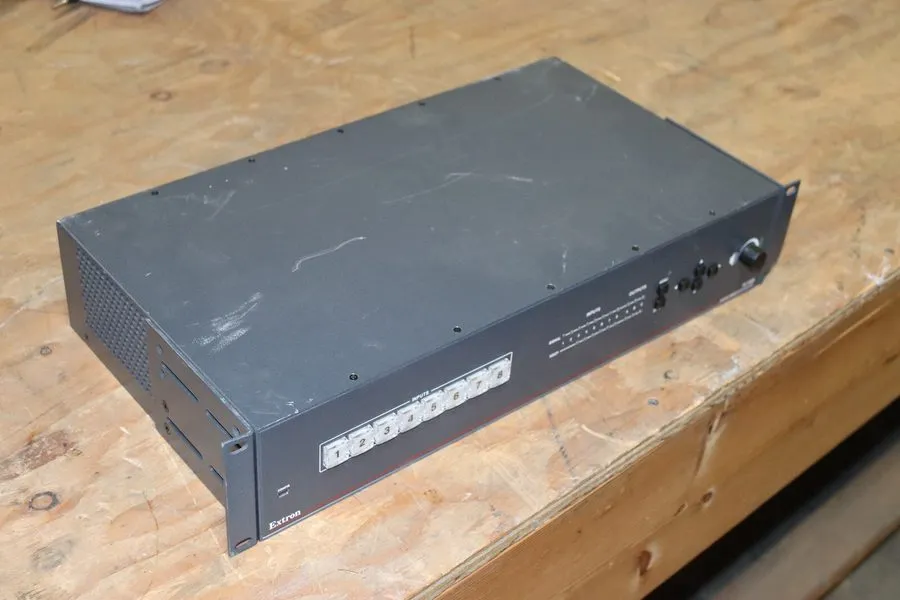 Видеокоммутатор Extron IN1608 DTP 330 Extension Scaling Presentation Switcher