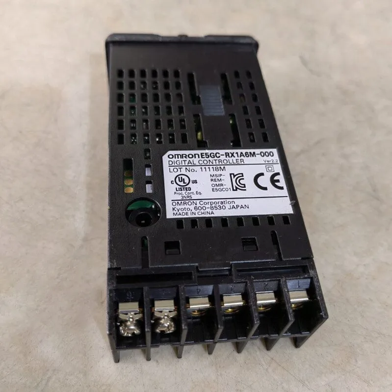 Датчик температуры Omron E5GC-RX1A6M-000 Digital temperature controller