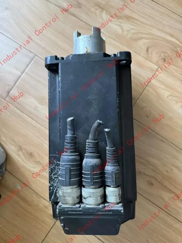 Серводвигатель Allen Bradley MPL-B540K-MJ24AA, 7064-05-4204 AC Servo Motor — фото лота 1