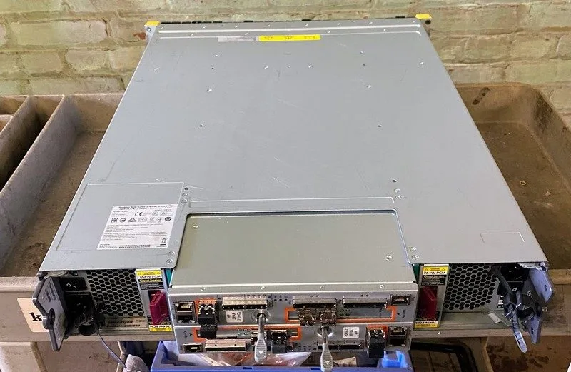 СХД HPE 3PARA-SV1009 3PAR STORESERVE 7200C 24-Bay Storage Array w/ 2x QR511-6300 — фото лота 2