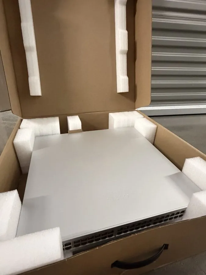 Коммутатор Unclaimed Cisco Meraki MS250-48LP-HW Switch / 48 Port PoE+ 4x 10GB SF — фото лота 1