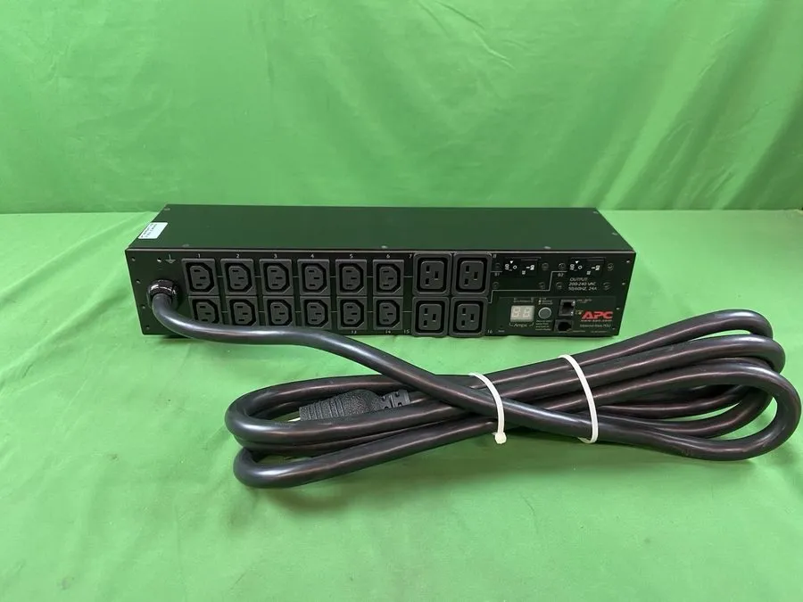 Блок розеток PDU APC AP9571A Rack PDU, Basic, 1U, 30A, 208V, L6-30P Input, C13 O