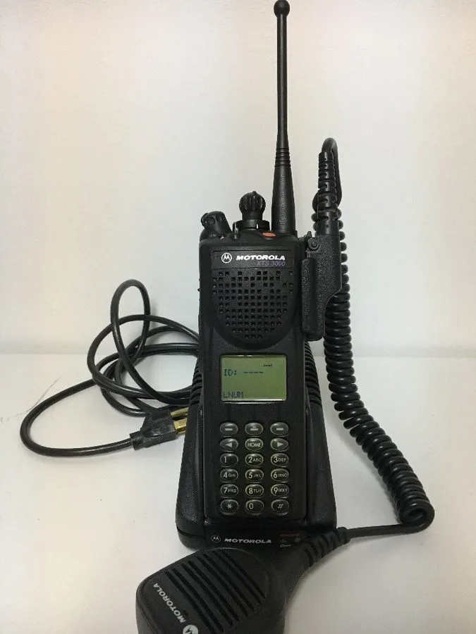Радиостанция Motorola XTS3000 III UHF 403-470 Mhz P25 Digital Portable Radio H09