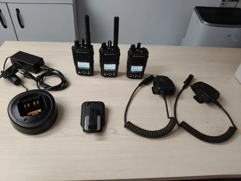 Антенна 3 x Motorola DP3661E UHF Radio + 2 x Peltor 3M 14-0033 + 1 x Motorola HT