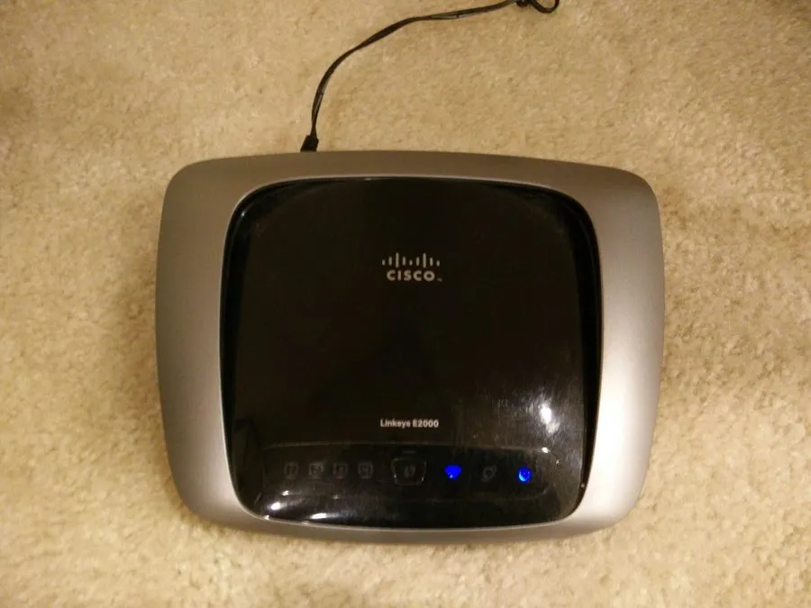 Маршрутизатор Cisco Linksys E2000 Wireless N Router 300 Mbps 4-Port Gigabit