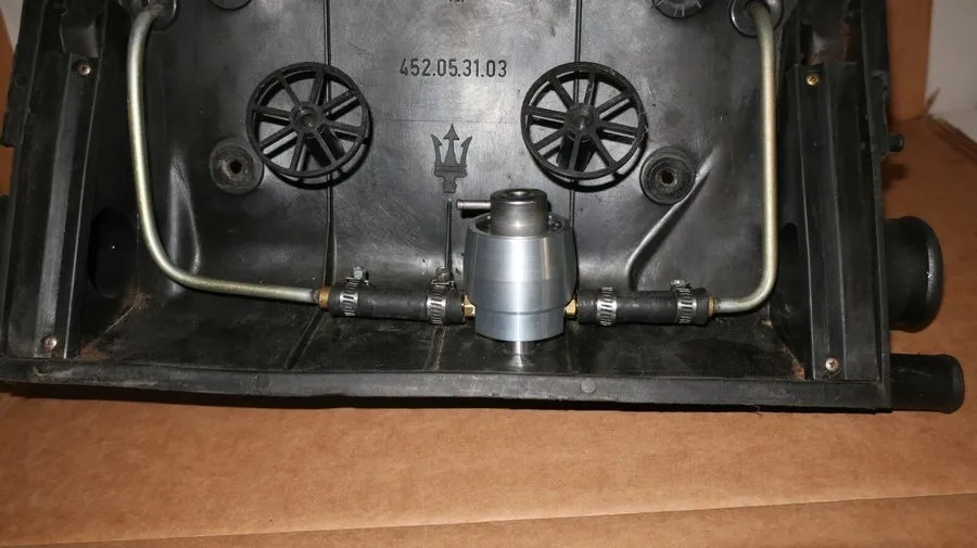 Трубопроводная арматура Maserati Biturbo FUEL PRESSURE REGULATOR FI Fuel Injecte — фото лота 2