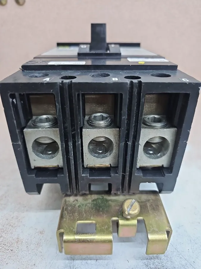 Автоматический выключатель Square D KC34200 200 Amp 480 VAC 3 Pole 65ka@480V I-L
