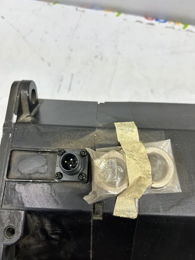 Серводвигатель FANUC AC SERVO MOTOR αM30 AM30/3000 M30/3000 17A 134V 3.8kW A06B-