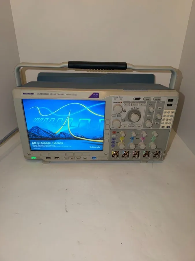 Осциллограф TEKTRONIX, MDO4024C mixed domain oscilloscope with a bandwidth of 20