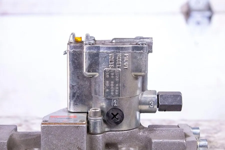 Коллектор Parker L5455910253 Pneumatic Single Solenoid Manifold 120/110VAC 60/50