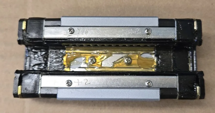 Линейная направляющая THK HSR20LB1SS (GK) Linear Bearing Block HSR-20 — фото лота 1