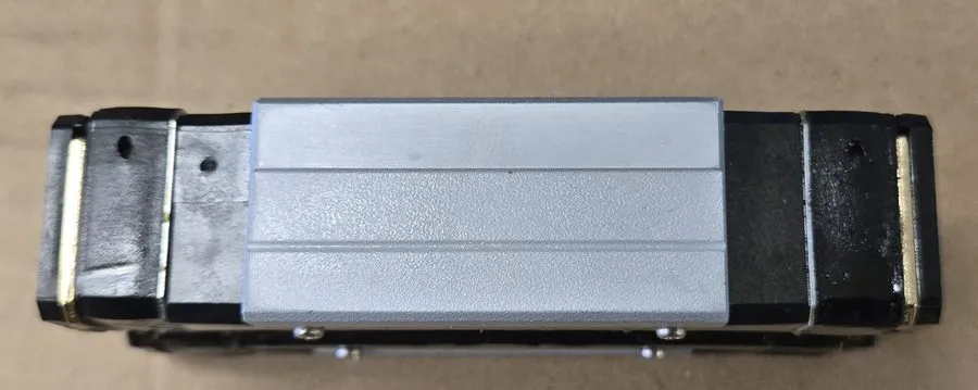 Линейная направляющая THK HSR20LB1SS (GK) Linear Bearing Block HSR-20 — фото лота 2