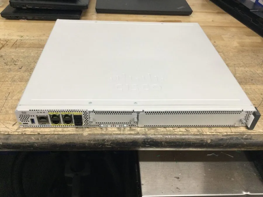 Маршрутизатор Cisco C8300-1N1S-6T C8300 Series Router