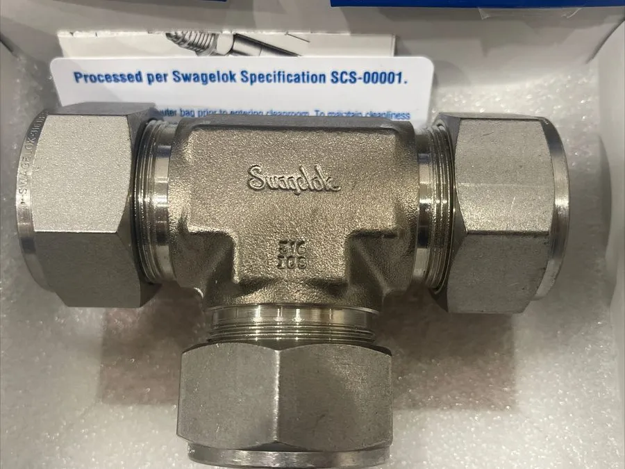 Фитинг Swagelok 316 Stainless Steel Tube Tee Fitting 1" w/Nuts SS-1610-3