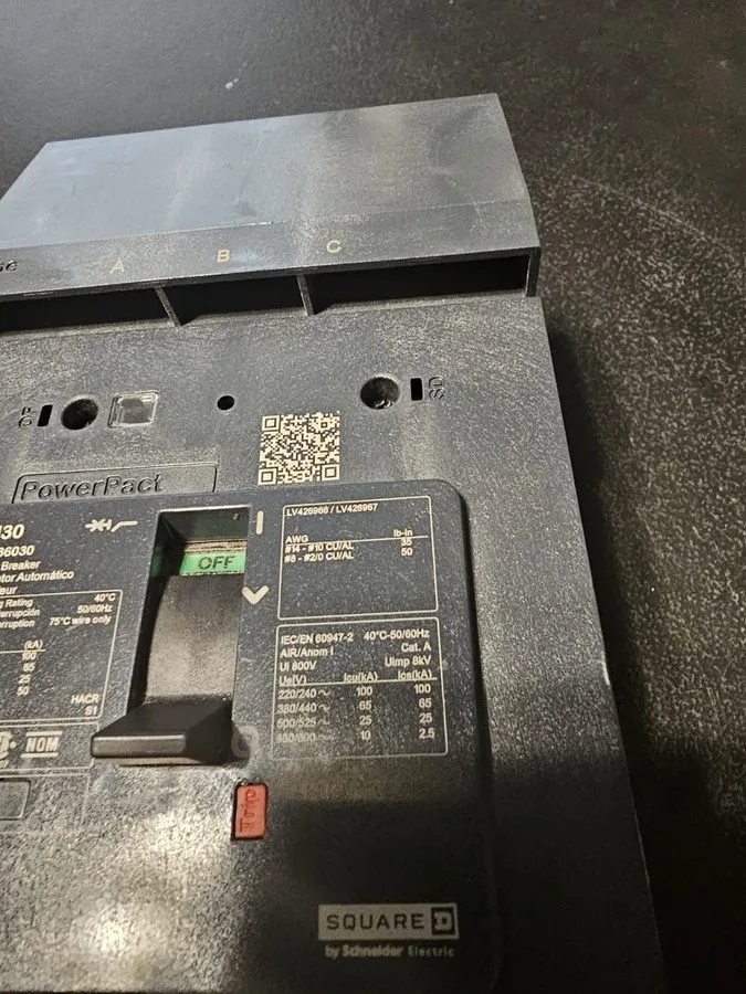 Автоматический выключатель Square D BJA36030 3 Pole 30 Amp PowerPact Circuit Bre