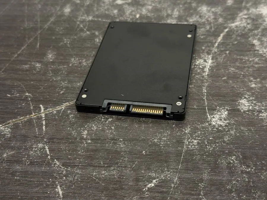 SSD-накопитель Micron 1100 MTFDDAK1T0TBN 1TB Internal SSD 2.5" SATA III 6Gbps TH