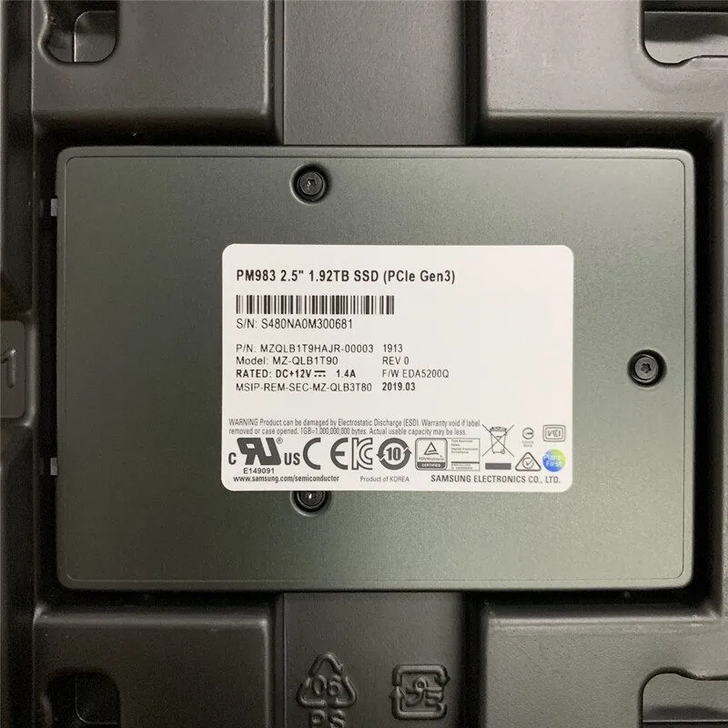 SSD-накопитель MZ-QLB1T90 Samsung PM983 2.5" 1.92TB SSD PCI-E 3.0 NVMe U.2 MZQLB — фото лота 1
