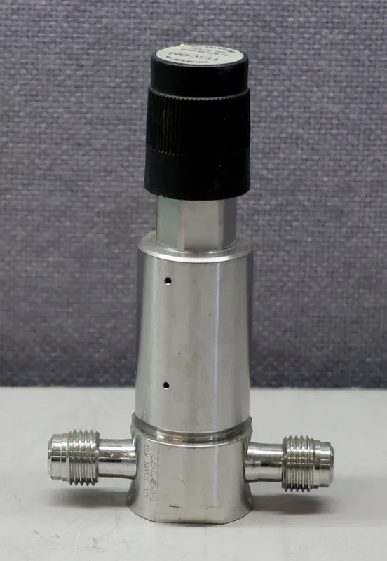Клапан Tescom 12-1A11AAEM6EM6Z Miniature Pressure Regulator Valve — фото лота 1
