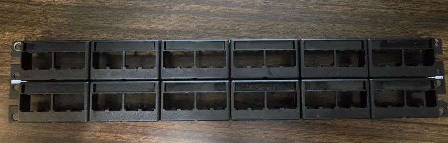 Патч-панель Panduit Cppl48wbly Patch Panel,Mini-Com,Rack Mt,48 Port