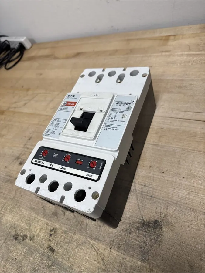 Автоматический выключатель EATON HKD3400F KT3300T 3 POLE 300 AMP 480v 65KAIC CIR
