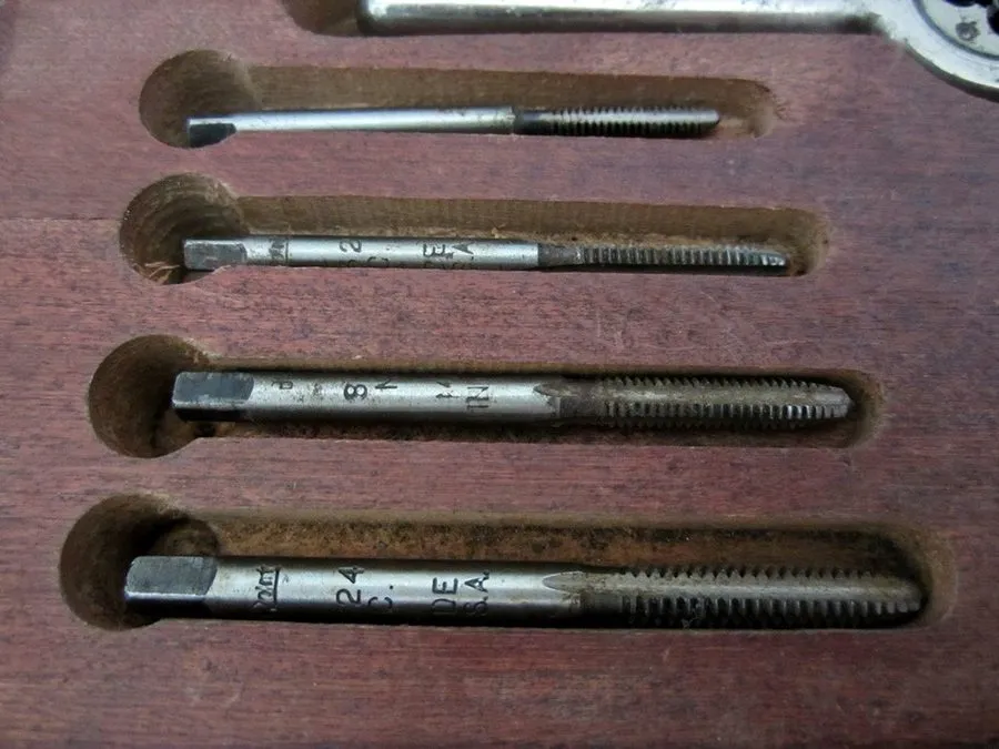 Режущий инструмент Vintage Snap On Blue Point Tap & Die Set TD-2500 Range 4-36 1