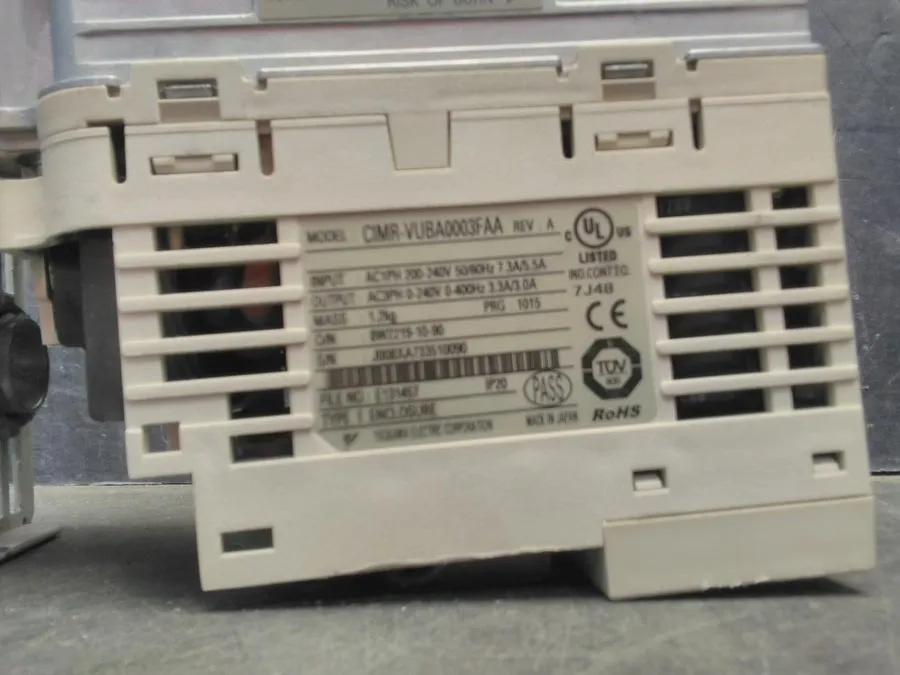 Частотный преобразователь Yaskawa V1000 Model:CIMR-VUBA0003FAA Rev A Missing fro
