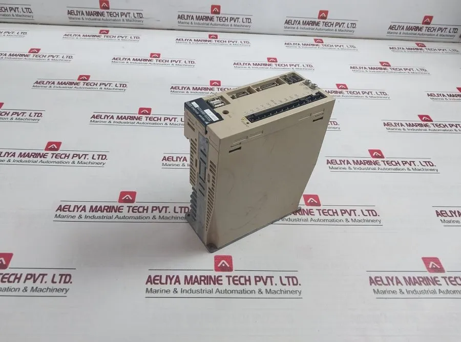 Сервопривод Yaskawa SGDS-08A12AY27 Servopack Drive 3PH 0-230V 5.5A 750W