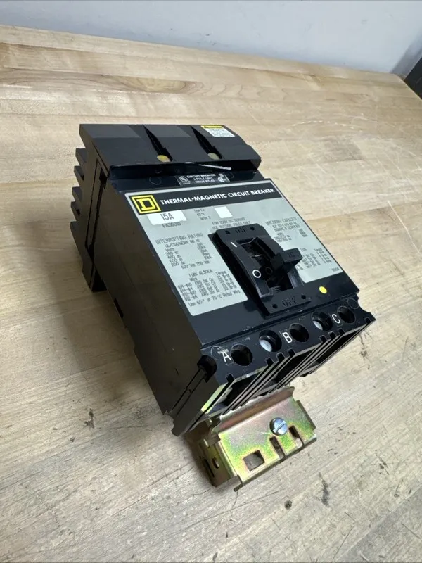 Автоматический выключатель SQUARE D FA36015 FA I-LINE 3 POLE 15 AMP 480v GREY LA