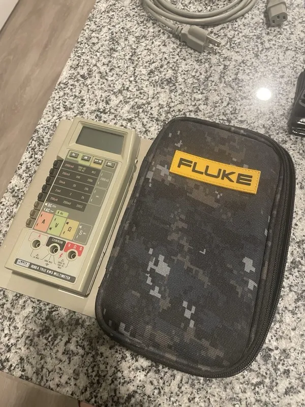 Мультиметр FLUKE 8060A TRUE RMS MULTIMETER W/ LEADS . 3