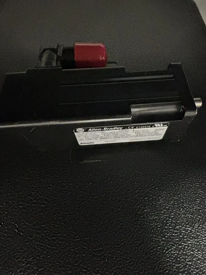 Серводвигатель Allen Bradley MPL-B1530U-VJ42AA AC Servo Motor 0.39kW 460V 7000RP — фото лота 2