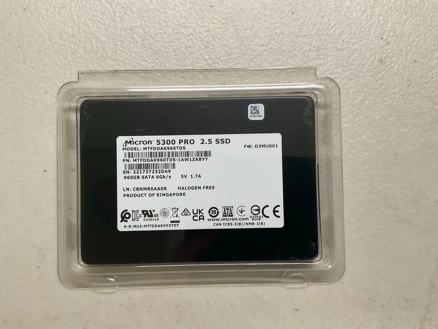 SSD-накопитель Dell Micron 960GB SATA 6Gb/s Enterprise SSD MTFDDAK960TDS DP/N 0C