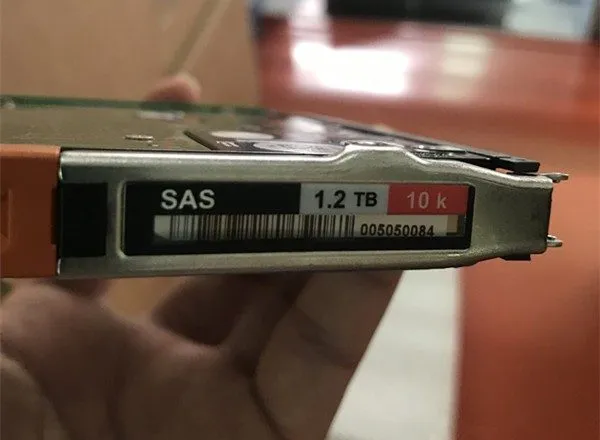 Жёсткий диск EMC 005050084 1.2TB 10K 6Gbps 2.5" SAS HDD V4-2S10-012 V5-2S10-012 