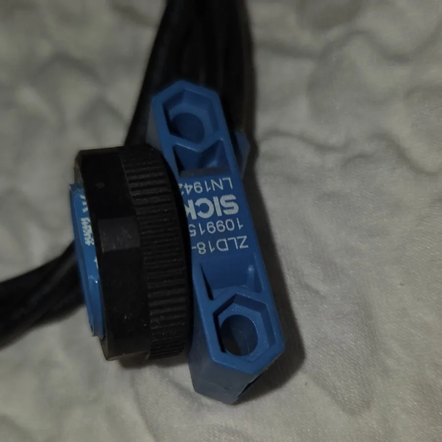 Фотоэлектрический датчик SICK ZLD18-2S2 Photoelectric Sensor 250mm DC SPST Shiel — фото лота 1