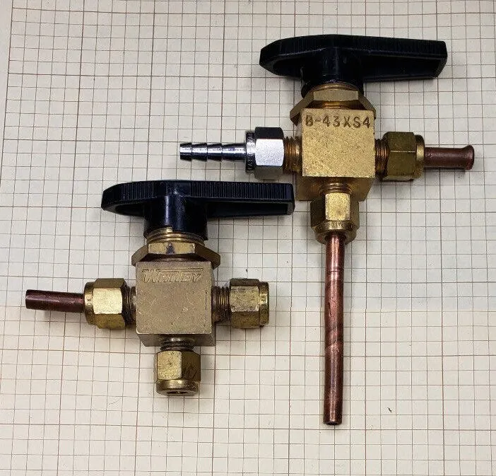 Клапан Swagelok B-43XS4 Brass 40 Series 3-Way Ball Valve FNSP