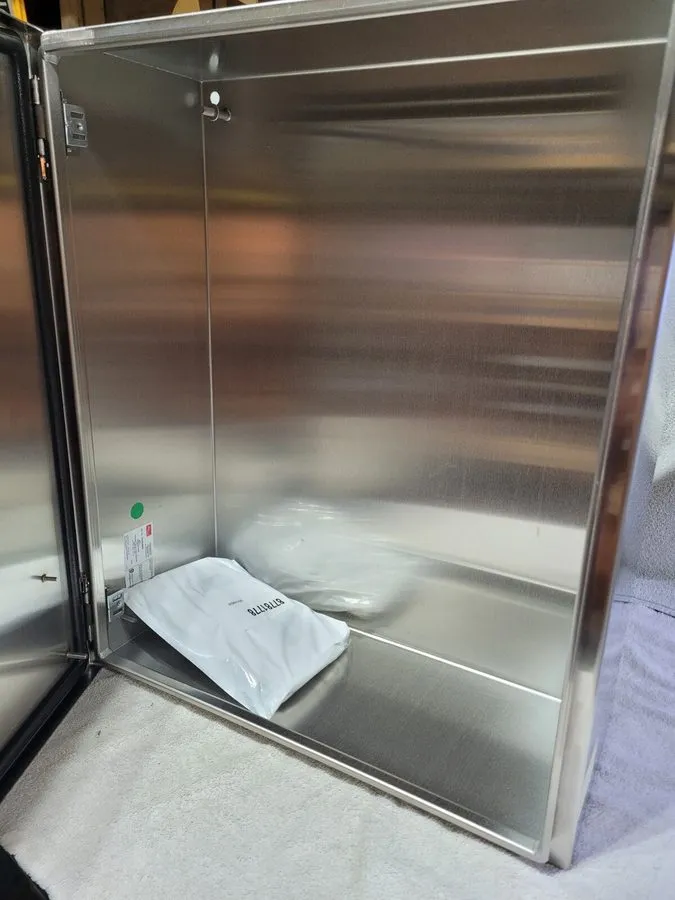 Монтажный шкаф Hoffman Stainless Steel Enclosure 24x20x8 CSD2408SS 3R, 4, 4X, 12 — фото лота 1