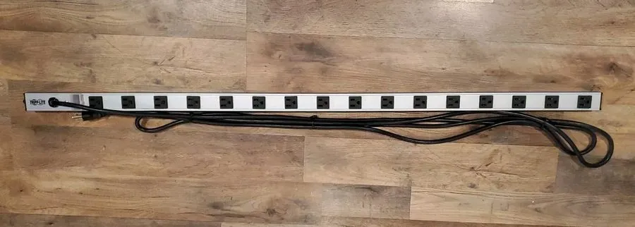 Стойка/шкаф TRIPP LITE PS4816 Outlet Strip,16 Outlet,15A,48" L,Gry 33L704