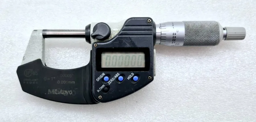 Микрометр Mitutoyo Electronic Digital Outside Micrometer 1" Max .00005" IP65 293