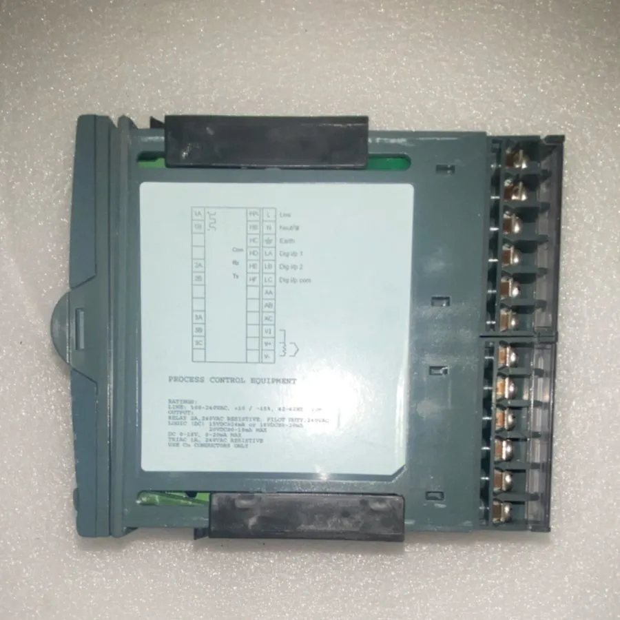 Датчик температуры Eurotherm Temperature controller, 2208E/CC/VH/L1/XX/XX/XX/2AE — фото лота 2