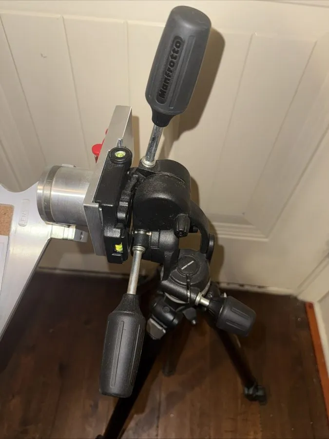 Оборудование видеонаблюдения Manfrotto 190, TRIPOD with 808RC4 FLUID HEAD, 3 Sec — фото лота 2