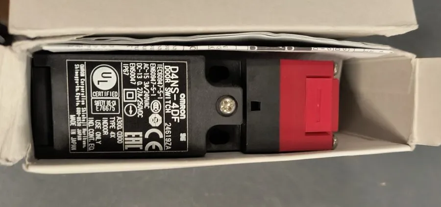 Коммутатор OMRON D4NS-4DF Electromagnetic Lock Safety Door Switch — фото лота 1