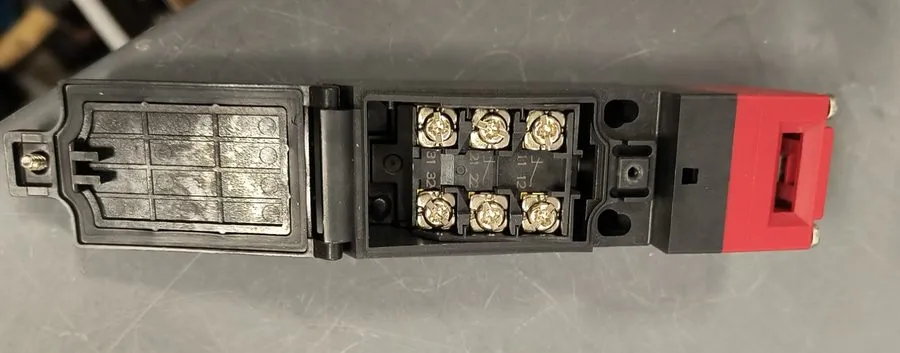 Коммутатор OMRON D4NS-4DF Electromagnetic Lock Safety Door Switch — фото лота 2