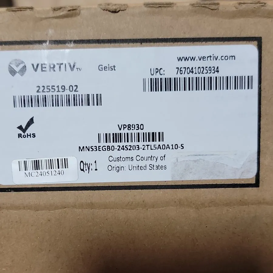 Блок розеток PDU Vertiv Geist VP8930 Upgradeable Rack Mount PDU 24 Outlets 120V — фото лота 2
