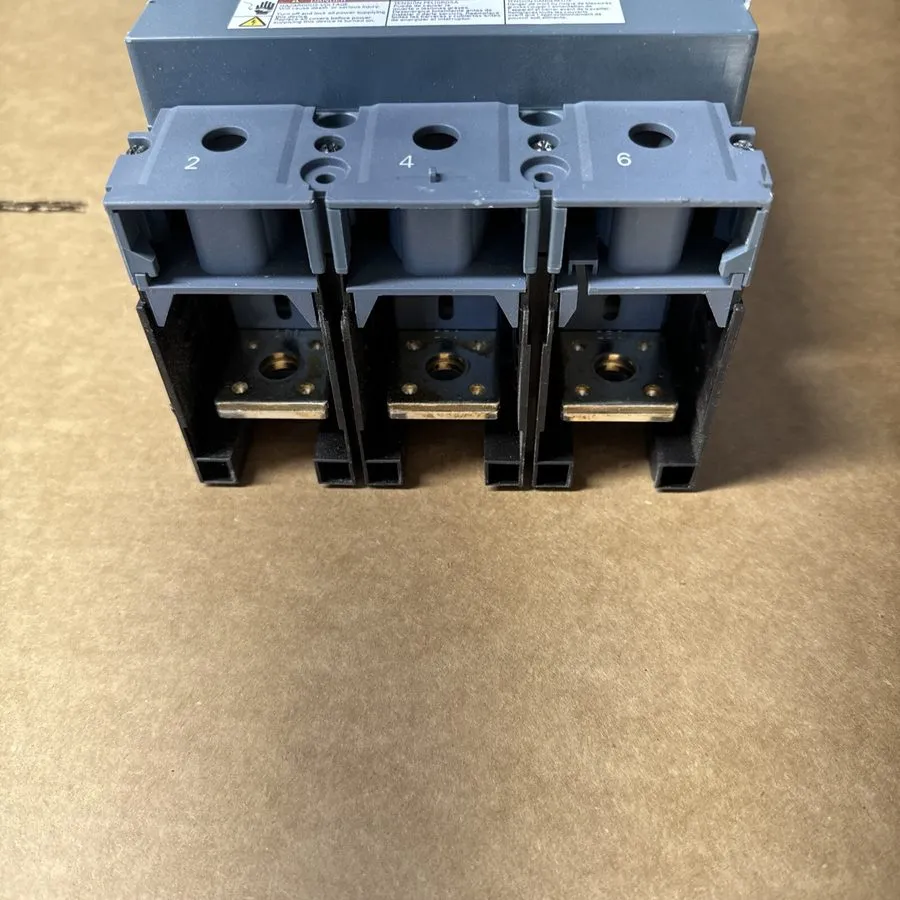 Автоматический выключатель SIEMENS 3VA5225-5EC31-0AA0 3 POLE 250 AMP CIRCUIT BRE