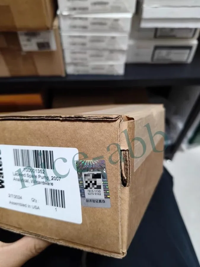 Хроматограф Waters HPLC Vacuum Degassing Pump 700001352