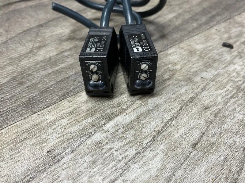 Датчик Omron E3Z-T61-D Sensor 12 To 24 VDC
