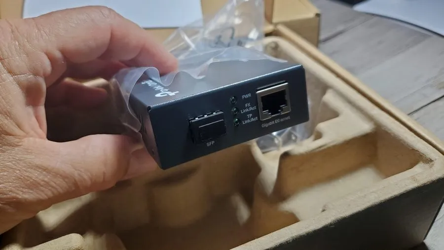 Медиаконвертер TP-Link MC220L Gigabit Ethernet SFP to RJ45 Fiber Media Converter