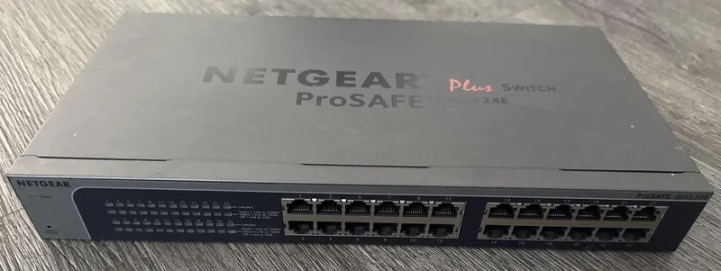 Коммутатор Netgear ProSafe Plus JGS524E 24-Port Gigabit Switch with Power Lead