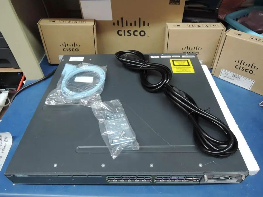 Коммутатор WS-C3560X-24P-L V02 Cisco 3560X 24 Port 1GigE PoE+ Switch W/ 1x C3KX-