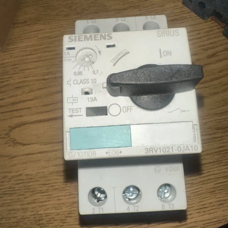 Автоматический выключатель Siemens 3RV1021-0JA10 3-Pole Motor Protection Circuit