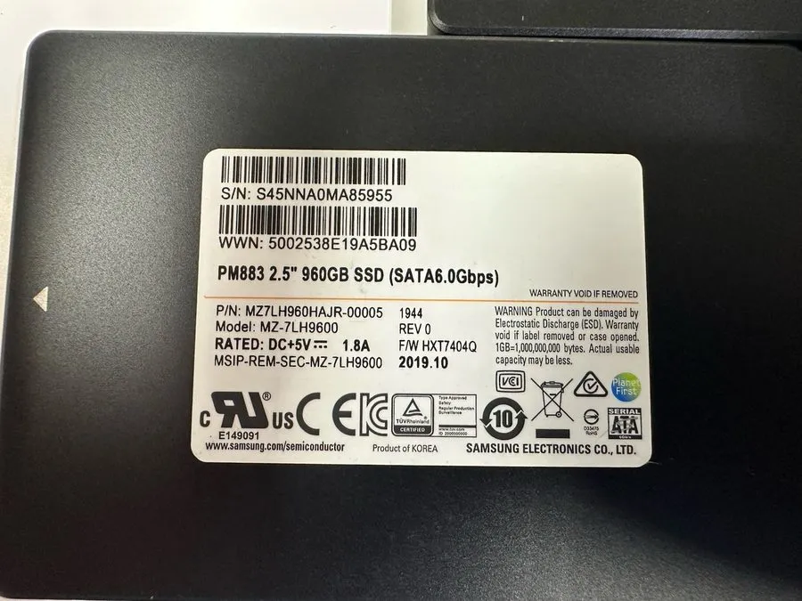 SSD-накопитель MZ-7LH9600 SAMSUNG PM883 960GB 2.5'' SATA 6.0Gbps MZ7LH960HAJR-00
